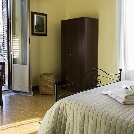 Politeama Square Couette-café Palerme